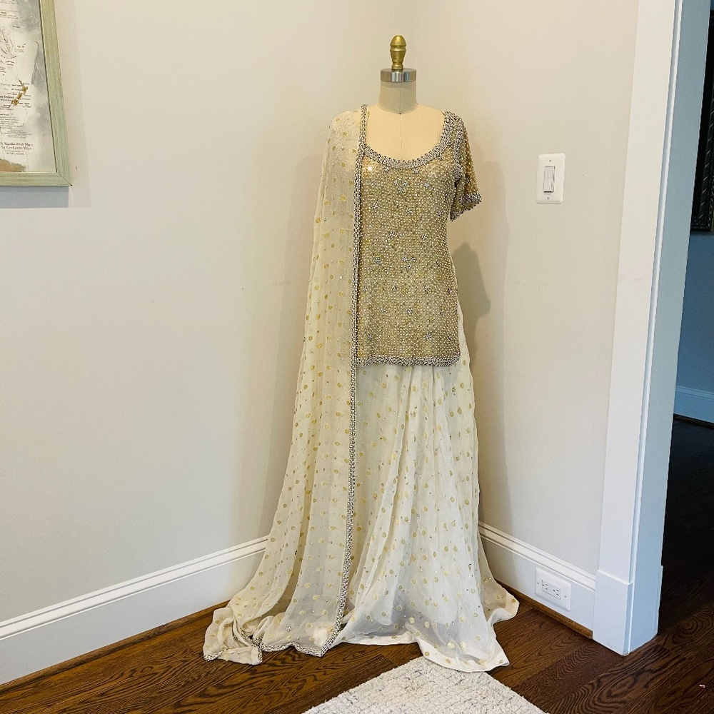 Off White Heavy Pearl + Stone Kaam Length Suit
Pakistani/indian